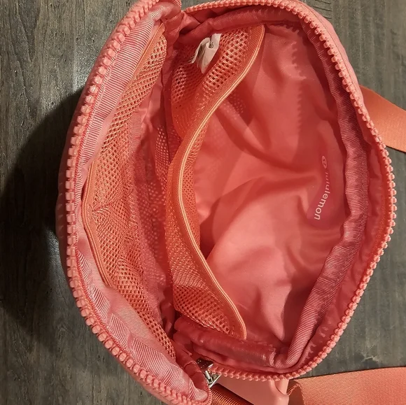 Lululemon Pink Crossbody Bag with Signature Silver Tone Lululemon Logo - Picture 9 of 9